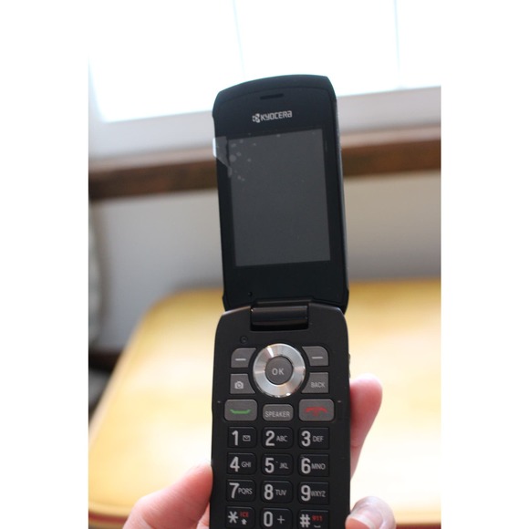 Boost Mobile Kyocera Coast KYS2151ABB Black Flip Cellular Phone Never used - Picture 2 of 7